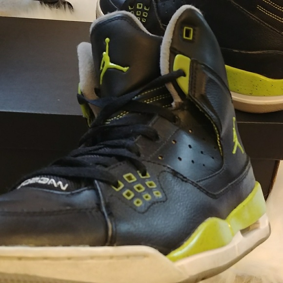 Jordan Shoes - Picture 2 of 4